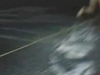 Круглий дупа сквірт splashing splash змагання