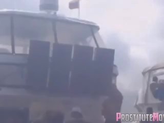 Streeptease पब्लिक पर याच्त