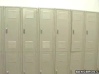 巨乳 优 摩洛伊斯兰解放阵线 咂 提物 在 该 男 更衣室 室