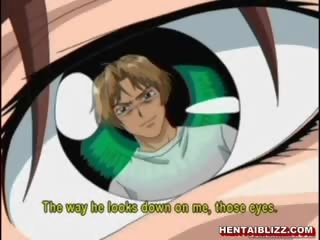 Japoniškas hentai jaunas ponia gauna suspaudus ir clamp jos papai