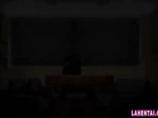 Hentai noor kullake saab fondled ja imeb poisse raske munn