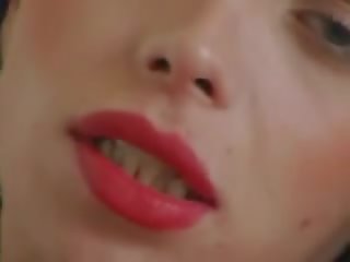 브루 넷의 사람 쉬 메일 자위 행위를 해기 수탉 & 사정