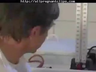 단 임신 한 젊은 여자 엿 시 시험
