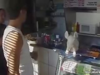 Một trẻ và chặt chẽ mai dâm công trinh như một phục vụ bàn và muốn đến