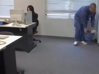 Officelady використовуваний по janitor