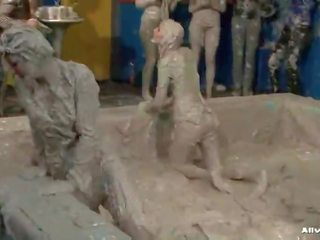 無 天使 內 thowdys mud pit!