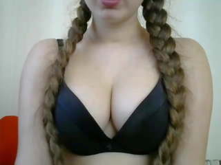 Kuum pikk juuksed hairplay striptiis ja harjamise