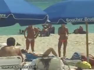 Нудисти момичета плаж мадами