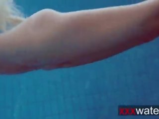 Milana 開始 一 vid 在 該 水池
